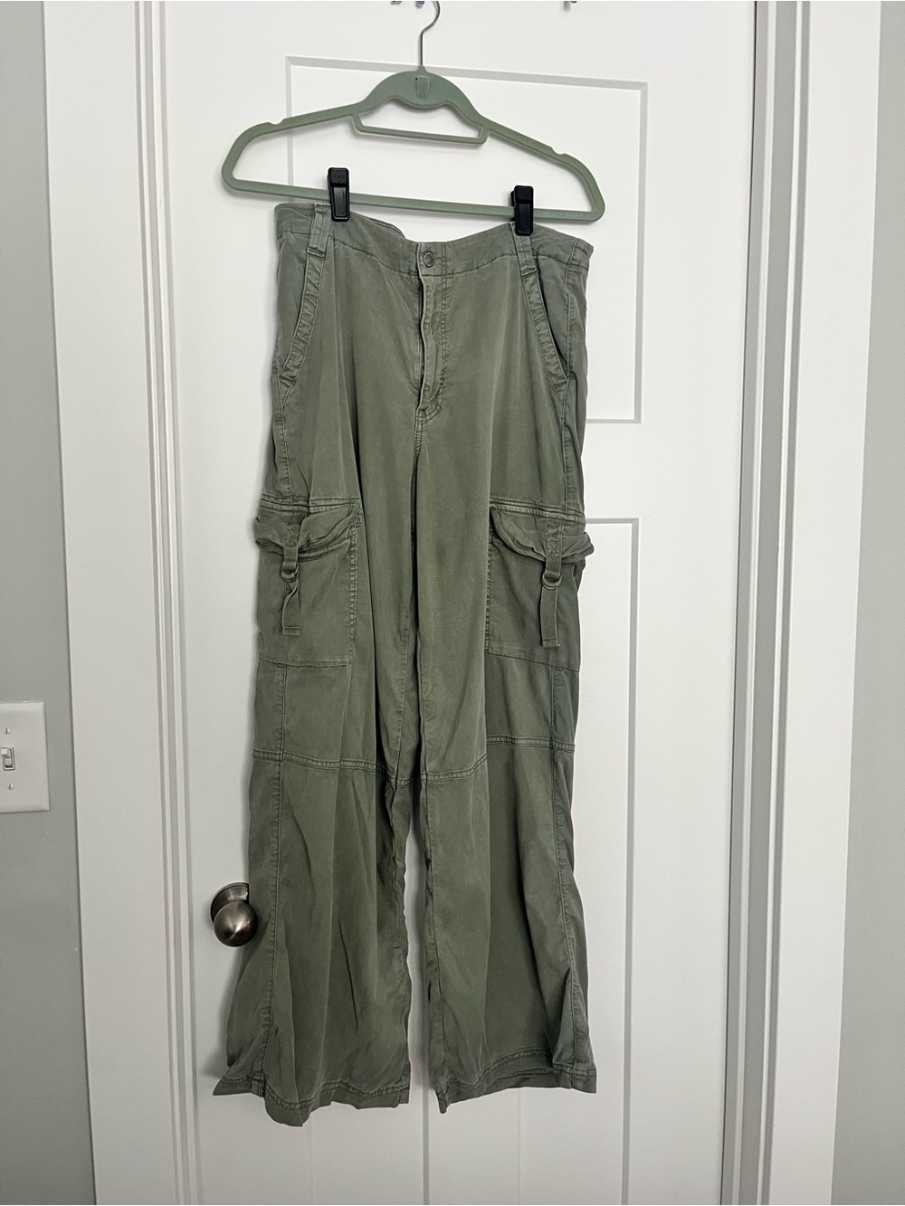 American Eagle Outfitters Olive Green Cargo Pants